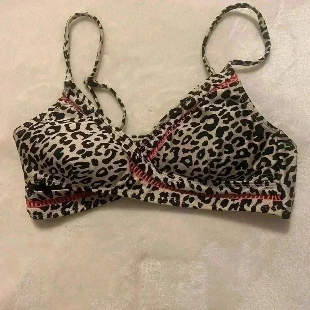 Juniors catwalk swimsuit top in leopard print with pink border juniors size 7-9